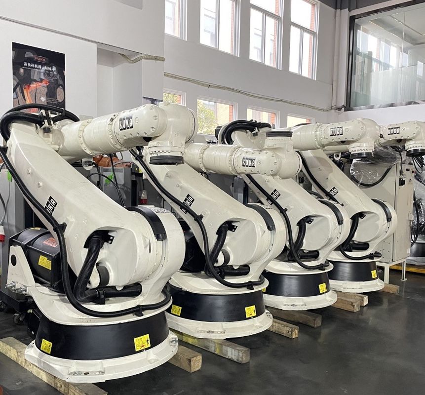 6 trục sử dụng robot KUKA với IP 65 an toàn và khả năng lập trình Kuka Đừng ngần ngại! Robot KUKA KR210, đáp ứng tất cả các nhu cầu từ hàn đến pha lê trong một điểm dừng