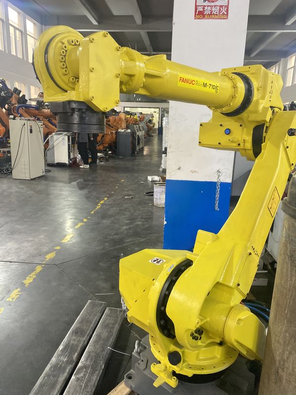 Robot 6 trục FANUC M-710iC/70 đã qua sử dụng để lắp đặt trên mặt đất