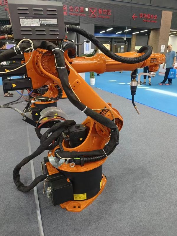 KR16L6 6kg Trọng lượng hữu ích 6 trục Robot XP Phòng điều khiển mặt đất / trần nhà Lắp đặt Bộ hàn cung góc nghiêng MIG