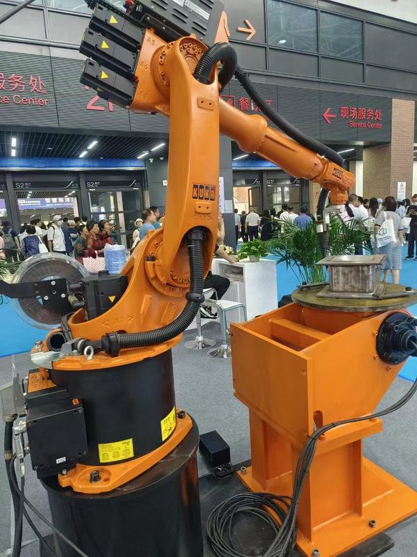 KUKA KR 16 L6 là một cánh tay robot tải trọng thấp với tầm bắn dài. Nó có một bộ mở rộng cánh tay mở rộng tầm bắn lên 1911 mm. Robot hàn cung, Robot lắp ráp, Robot hàn chùm electron