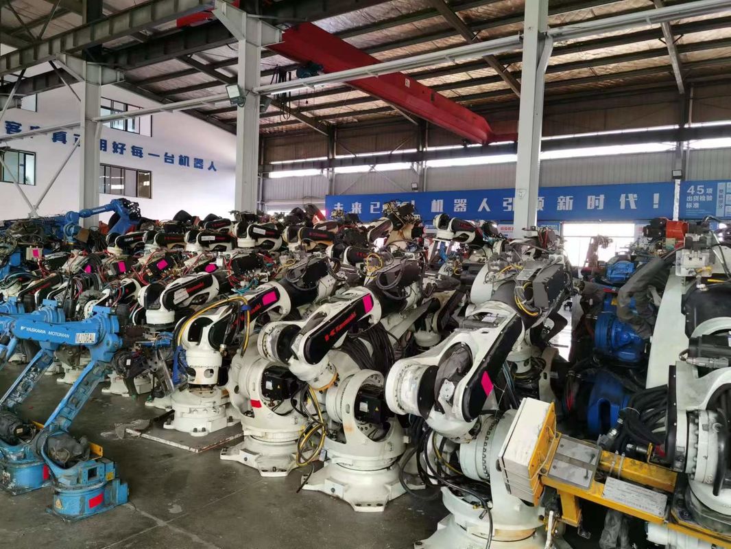 Robot hàn điểm tải trọng 200kg với tầm 2650mm và công nghệ ES200D tiên tiến Hãy hành động ngay! Yaskawa ES200D - Tất cả trong một giải pháp cho các ứng dụng công nghiệp liền mạch từ hàn đến xay