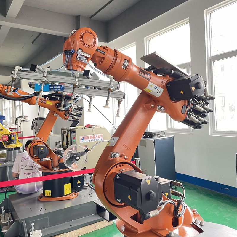 KUKA Kr16 Robot hàn cung với bộ điều khiển XP tải và thả các bộ phận xử lý bộ phận cánh tay robot công nghiệp