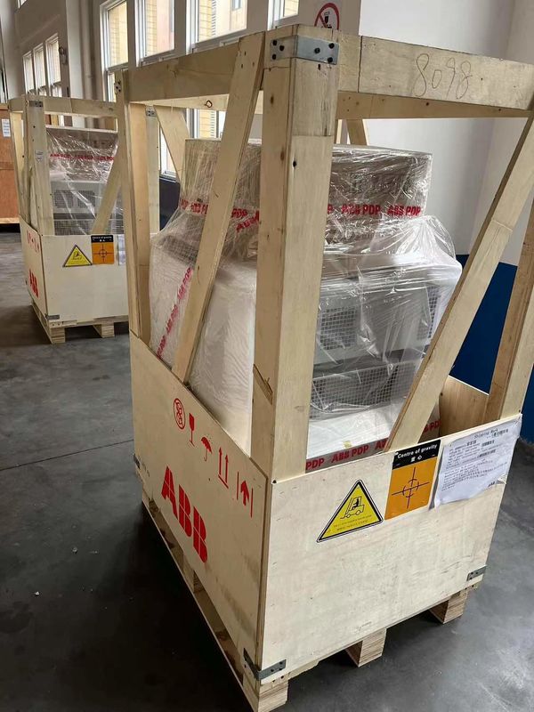 IRB mới 6700-150/3.20 150kg tải trọng với 3,20m, hàn cung, lắp ráp, tải và dỡ các bộ phận, giáo dục