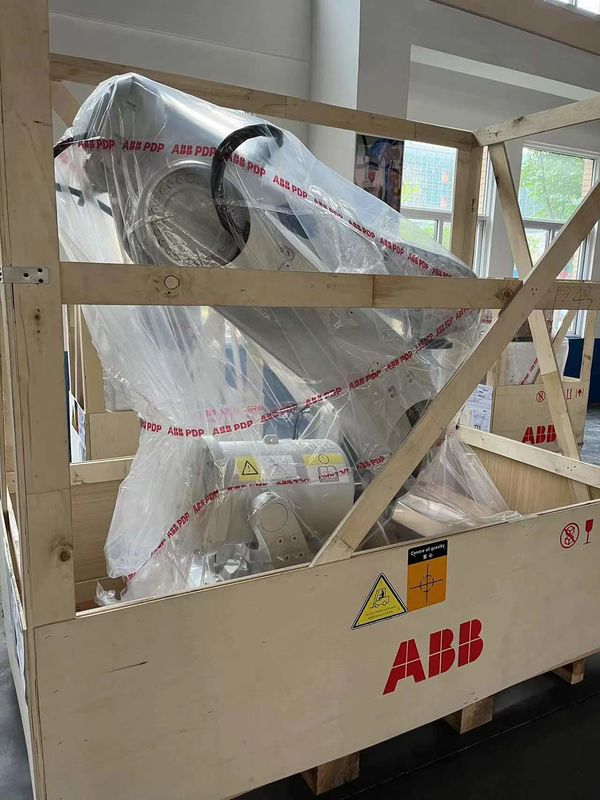 IRB mới 6700-150/3.20 150kg tải trọng với 3,20m, hàn cung, lắp ráp, tải và dỡ các bộ phận, giáo dục