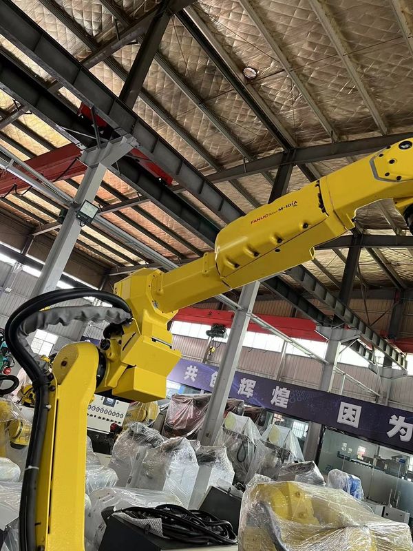 hàn sử dụng robot KUKA KR210 mức tiếng ồn chính dưới 75 DB lựa chọn để hợp lý hóa các nhiệm vụ sản xuất và lắp ráp