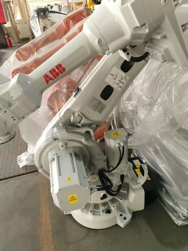 Robot công nghiệp Robot palletizing chạy bằng hệ thống C2 được thiết kế cho thời gian chu kỳ nhanh và hoạt động trong xử lý vật liệu