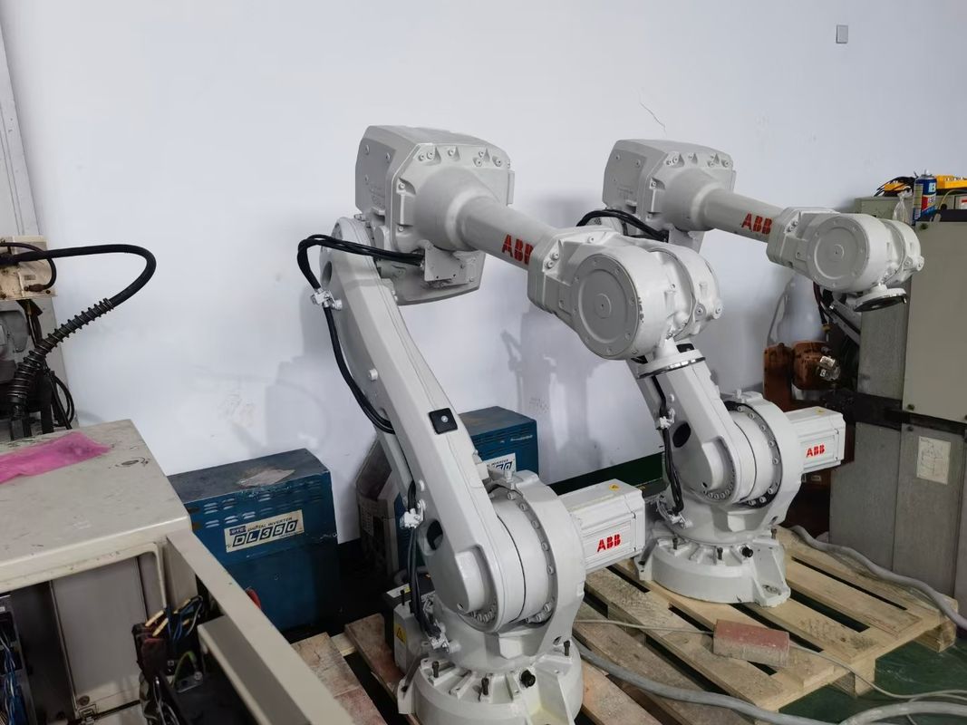 bán kính làm việc 1850mm sử dụng robot KUKA cung cấp mức độ tiếng ồn dưới 75 DB tốc độ 2,5 M mỗi giây được thiết kế cho các hoạt động robot