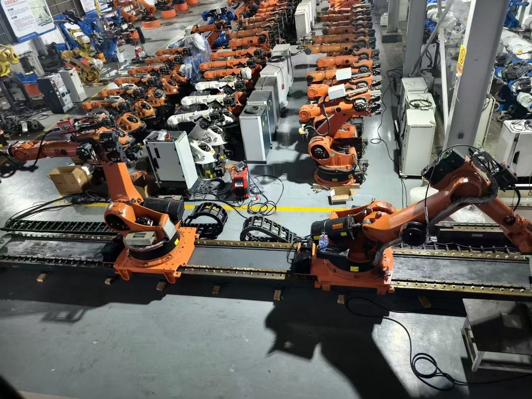 Phạm vi tiếp cận khác nhau Thông thường từ 600mm đến 3000mm Được sử dụng robot ABB với tải trọng 235kg Và lặp lại 0,06mm Hỗ trợ và tự động hóa chính xác