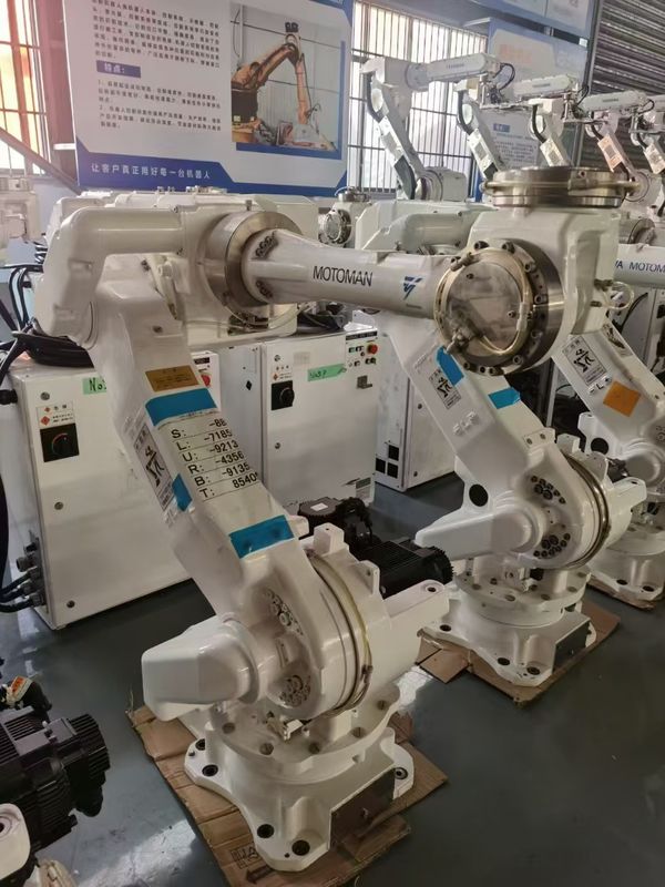 2061mm Reach CR50 XRC 50kg Payload Motoman Arc Welding Robot cho Press Tending và Loading / Unloading của các bộ phận
