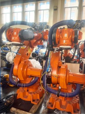 Rô-bốt ABB 6640-235/2.55 đã qua sử dụng để xử lý xếp hàng hàn điểm