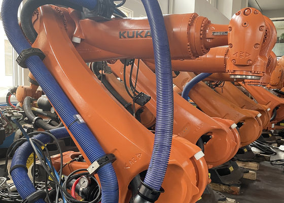 Robot tải lắp đặt sàn với khả năng lặp lại ± 0,1 mm Hiệu suất KUKA KR210 với tầm tay cực dài 2700mm, hoàn toàn thích nghi với các ứng dụng công nghiệp Sơn hiệu quả và pha lê hoàn hảo