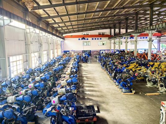 Robot hàn điểm tải cao ES200D Giải pháp cuối cùng cho các nhiệm vụ hạng nặng Nhanh lên! Yaskawa ES200D - hàn điểm chính xác & tải / thả mượt mà trong một máy